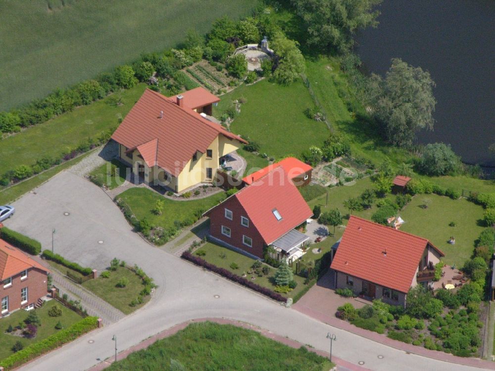 Luftbild Burg Stargard - Wohngebiet einer Einfamilienhaus- Siedlung im Ortsteil Quastenberg in Burg Stargard im Bundesland Mecklenburg-Vorpommern, Deutschland