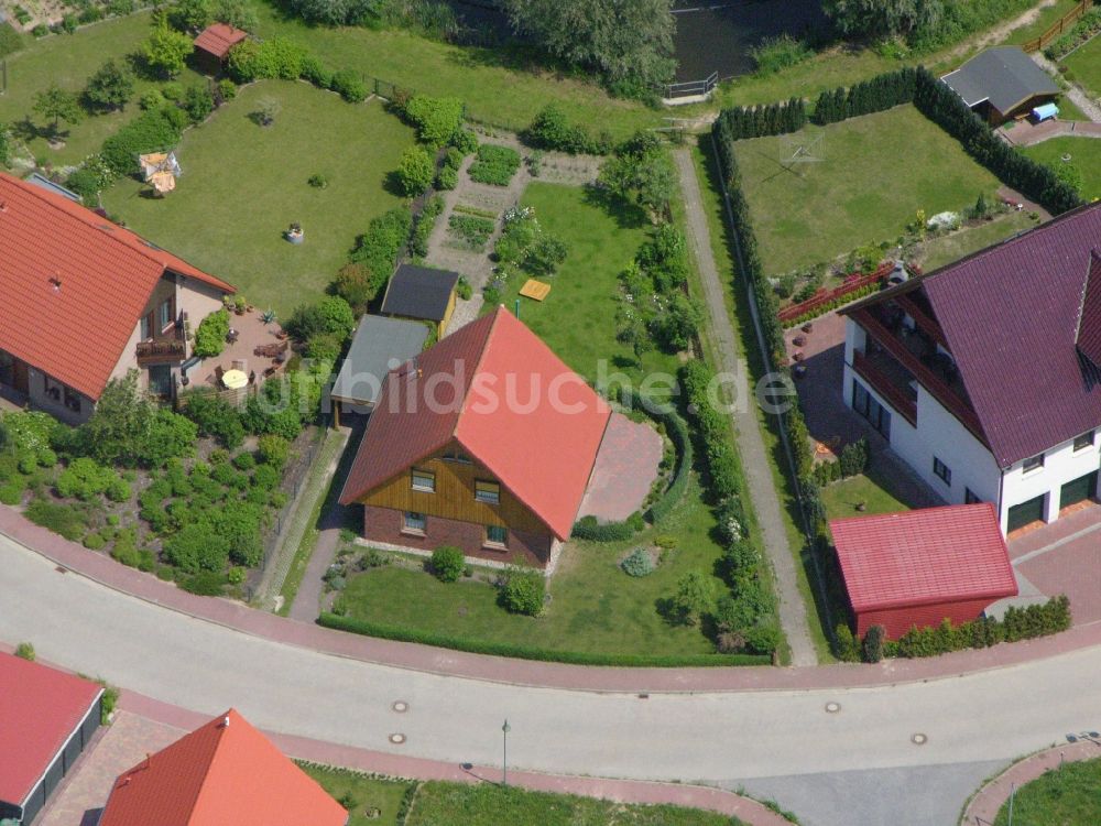 Luftaufnahme Burg Stargard - Wohngebiet einer Einfamilienhaus- Siedlung im Ortsteil Quastenberg in Burg Stargard im Bundesland Mecklenburg-Vorpommern, Deutschland