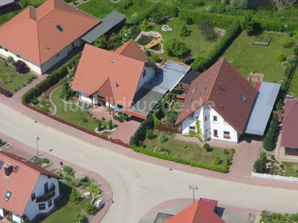 Burg Stargard aus der Vogelperspektive: Wohngebiet einer Einfamilienhaus- Siedlung im Ortsteil Quastenberg in Burg Stargard im Bundesland Mecklenburg-Vorpommern, Deutschland