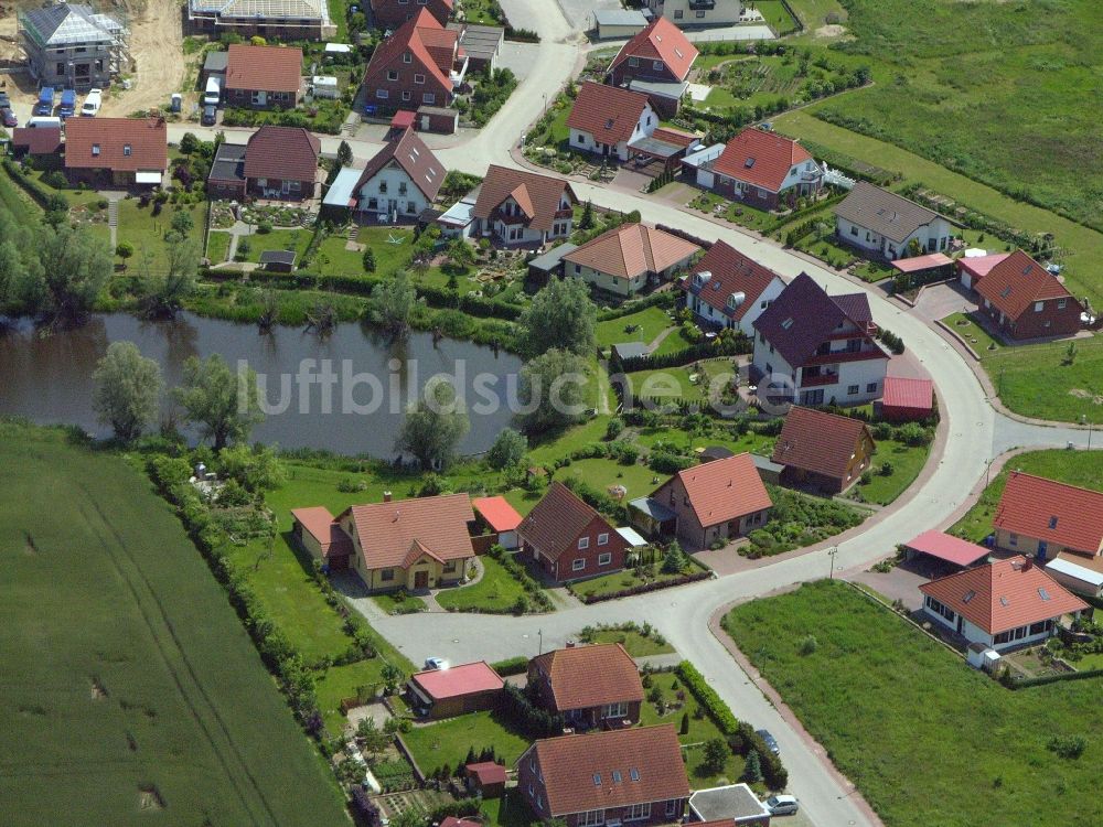 Burg Stargard von oben - Wohngebiet einer Einfamilienhaus- Siedlung im Ortsteil Quastenberg in Burg Stargard im Bundesland Mecklenburg-Vorpommern, Deutschland