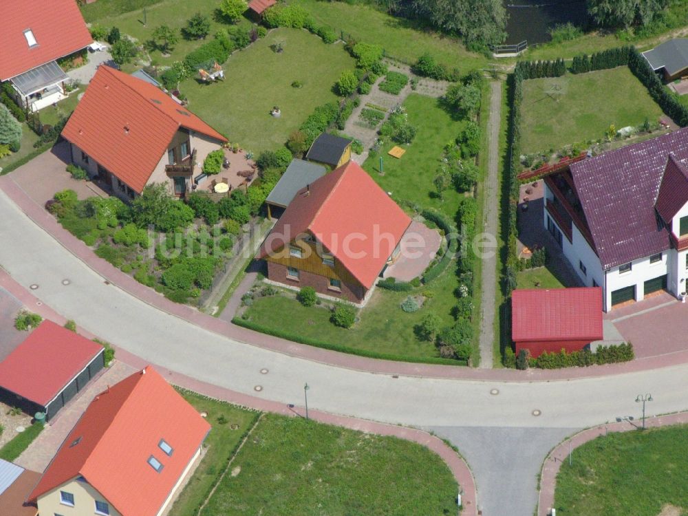 Luftbild Burg Stargard - Wohngebiet einer Einfamilienhaus- Siedlung im Ortsteil Quastenberg in Burg Stargard im Bundesland Mecklenburg-Vorpommern, Deutschland