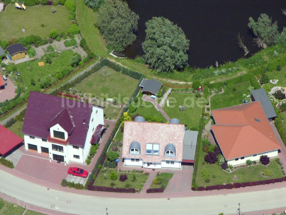 Burg Stargard von oben - Wohngebiet einer Einfamilienhaus- Siedlung im Ortsteil Quastenberg in Burg Stargard im Bundesland Mecklenburg-Vorpommern, Deutschland