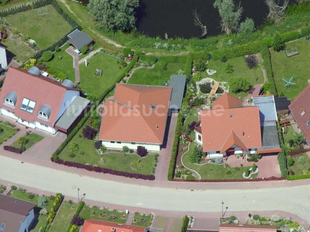 Burg Stargard aus der Vogelperspektive: Wohngebiet einer Einfamilienhaus- Siedlung im Ortsteil Quastenberg in Burg Stargard im Bundesland Mecklenburg-Vorpommern, Deutschland