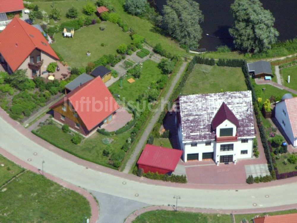 Burg Stargard von oben - Wohngebiet einer Einfamilienhaus- Siedlung im Ortsteil Quastenberg in Burg Stargard im Bundesland Mecklenburg-Vorpommern, Deutschland