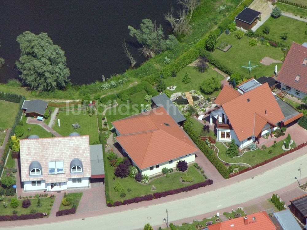 Burg Stargard aus der Vogelperspektive: Wohngebiet einer Einfamilienhaus- Siedlung im Ortsteil Quastenberg in Burg Stargard im Bundesland Mecklenburg-Vorpommern, Deutschland