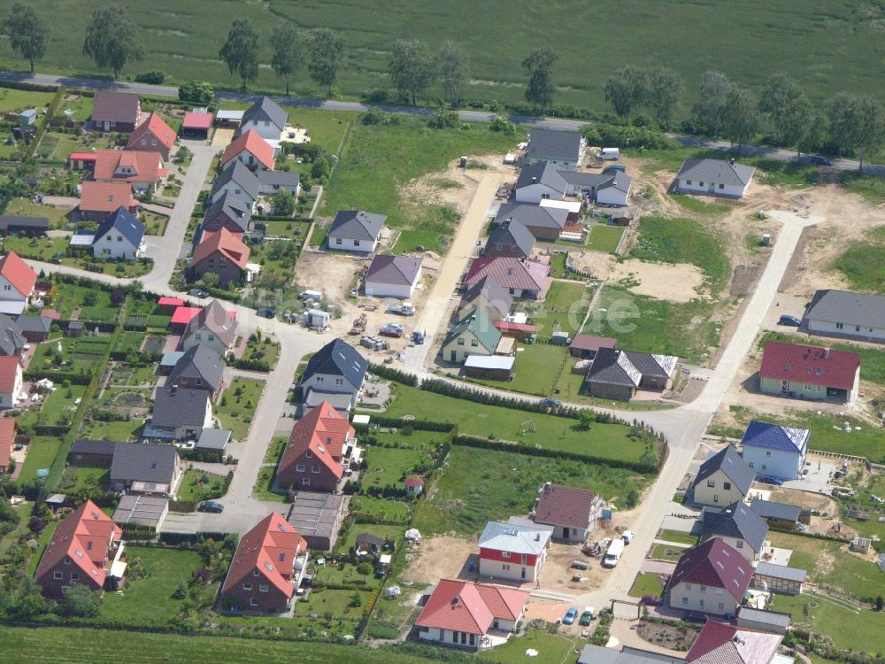 Luftaufnahme Burg Stargard - Wohngebiet einer Einfamilienhaus- Siedlung im Ortsteil Quastenberg in Burg Stargard im Bundesland Mecklenburg-Vorpommern, Deutschland