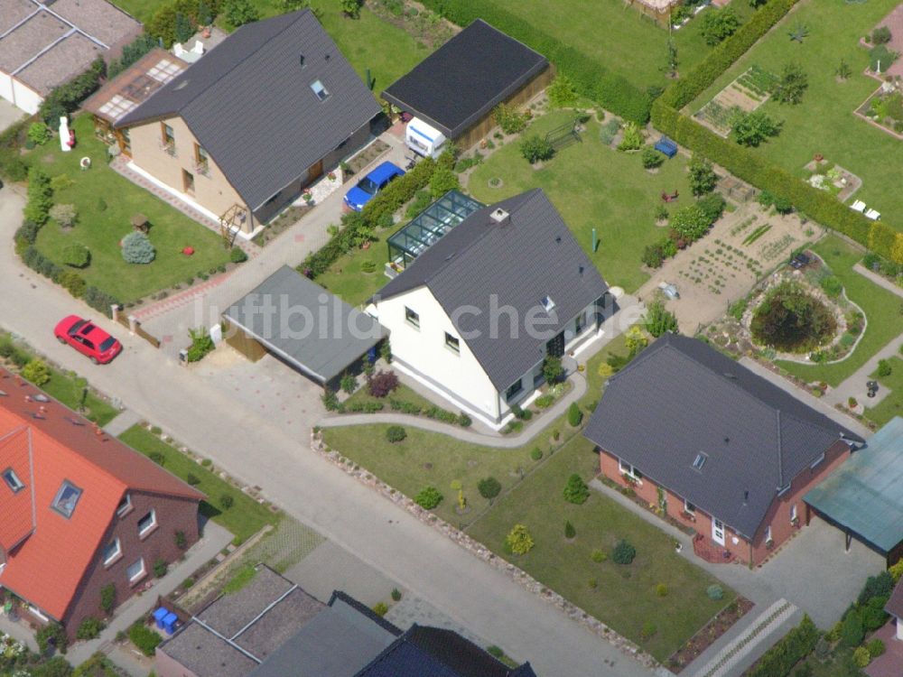 Luftbild Burg Stargard - Wohngebiet einer Einfamilienhaus- Siedlung im Ortsteil Quastenberg in Burg Stargard im Bundesland Mecklenburg-Vorpommern, Deutschland