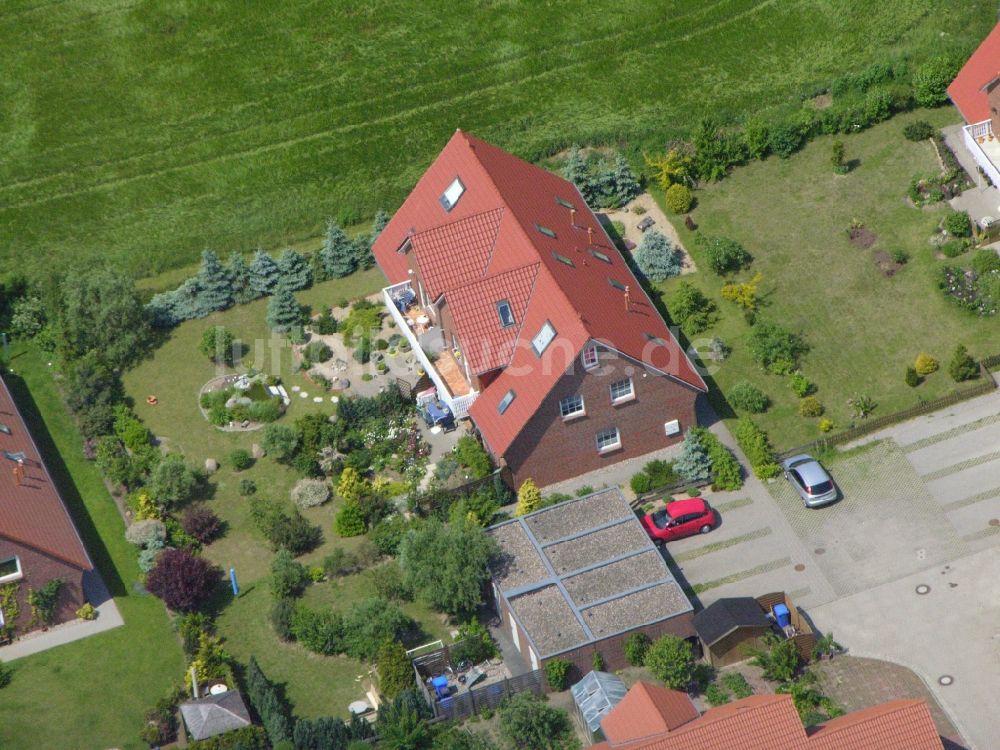 Luftaufnahme Burg Stargard - Wohngebiet einer Einfamilienhaus- Siedlung im Ortsteil Quastenberg in Burg Stargard im Bundesland Mecklenburg-Vorpommern, Deutschland