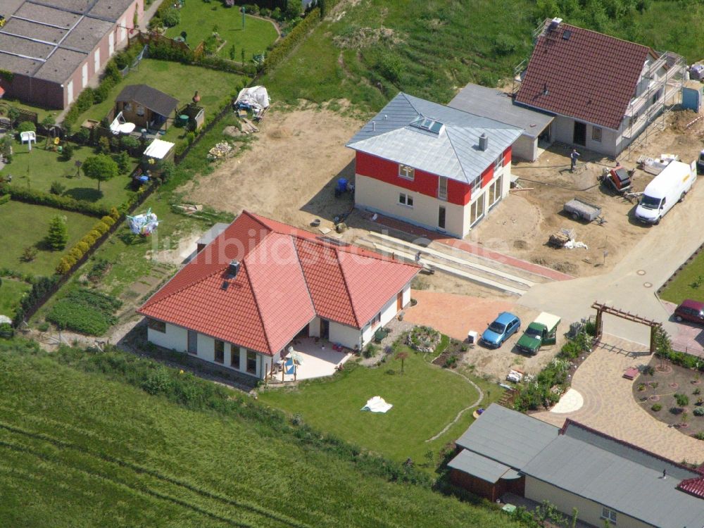 Luftaufnahme Burg Stargard - Wohngebiet einer Einfamilienhaus- Siedlung im Ortsteil Quastenberg in Burg Stargard im Bundesland Mecklenburg-Vorpommern, Deutschland