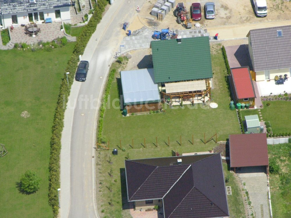 Burg Stargard aus der Vogelperspektive: Wohngebiet einer Einfamilienhaus- Siedlung im Ortsteil Quastenberg in Burg Stargard im Bundesland Mecklenburg-Vorpommern, Deutschland