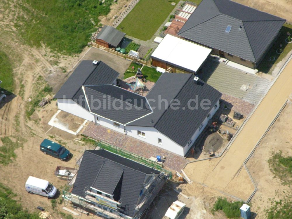 Burg Stargard aus der Vogelperspektive: Wohngebiet einer Einfamilienhaus- Siedlung im Ortsteil Quastenberg in Burg Stargard im Bundesland Mecklenburg-Vorpommern, Deutschland