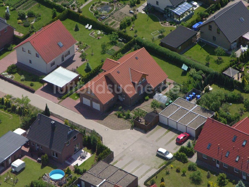 Burg Stargard von oben - Wohngebiet einer Einfamilienhaus- Siedlung im Ortsteil Quastenberg in Burg Stargard im Bundesland Mecklenburg-Vorpommern, Deutschland