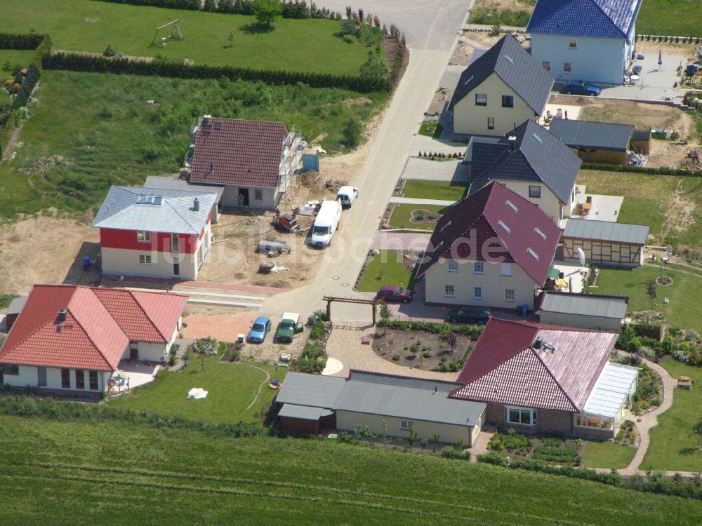 Burg Stargard aus der Vogelperspektive: Wohngebiet einer Einfamilienhaus- Siedlung im Ortsteil Quastenberg in Burg Stargard im Bundesland Mecklenburg-Vorpommern, Deutschland