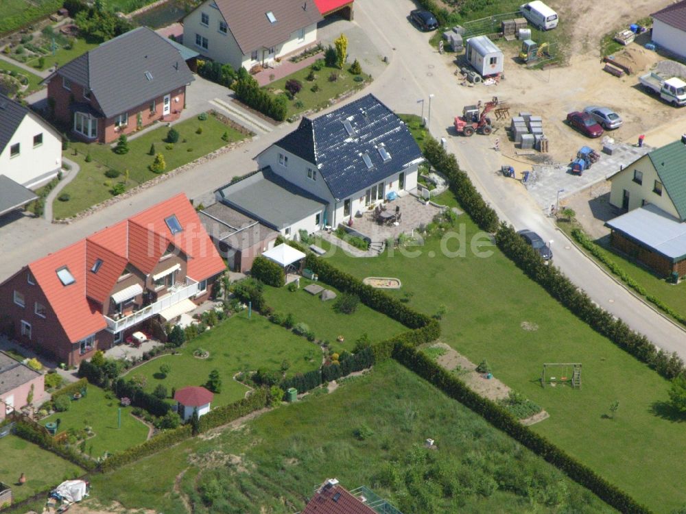 Luftbild Burg Stargard - Wohngebiet einer Einfamilienhaus- Siedlung im Ortsteil Quastenberg in Burg Stargard im Bundesland Mecklenburg-Vorpommern, Deutschland