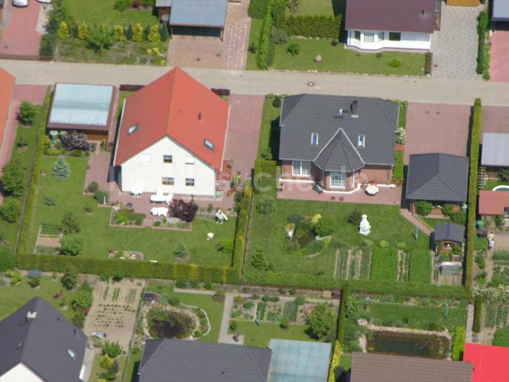 Burg Stargard von oben - Wohngebiet einer Einfamilienhaus- Siedlung im Ortsteil Quastenberg in Burg Stargard im Bundesland Mecklenburg-Vorpommern, Deutschland