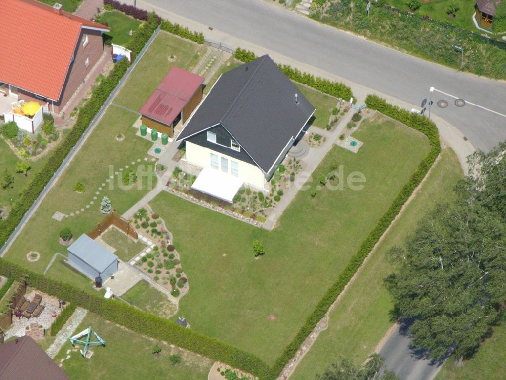 Luftbild Burg Stargard - Wohngebiet einer Einfamilienhaus- Siedlung im Ortsteil Quastenberg in Burg Stargard im Bundesland Mecklenburg-Vorpommern, Deutschland