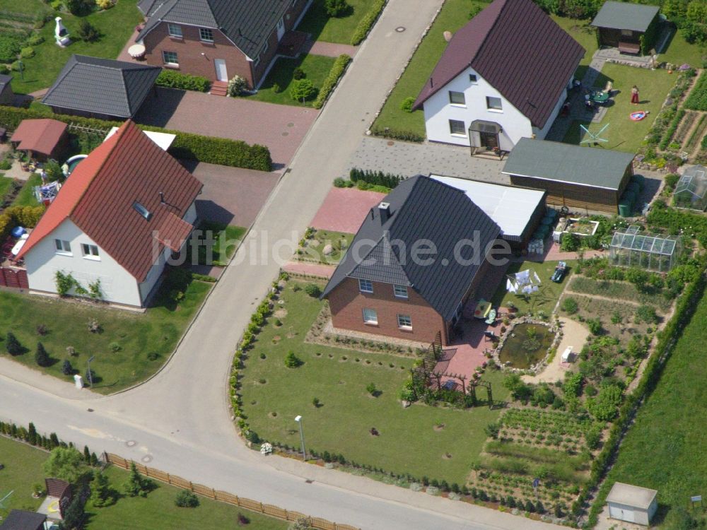 Burg Stargard von oben - Wohngebiet einer Einfamilienhaus- Siedlung im Ortsteil Quastenberg in Burg Stargard im Bundesland Mecklenburg-Vorpommern, Deutschland