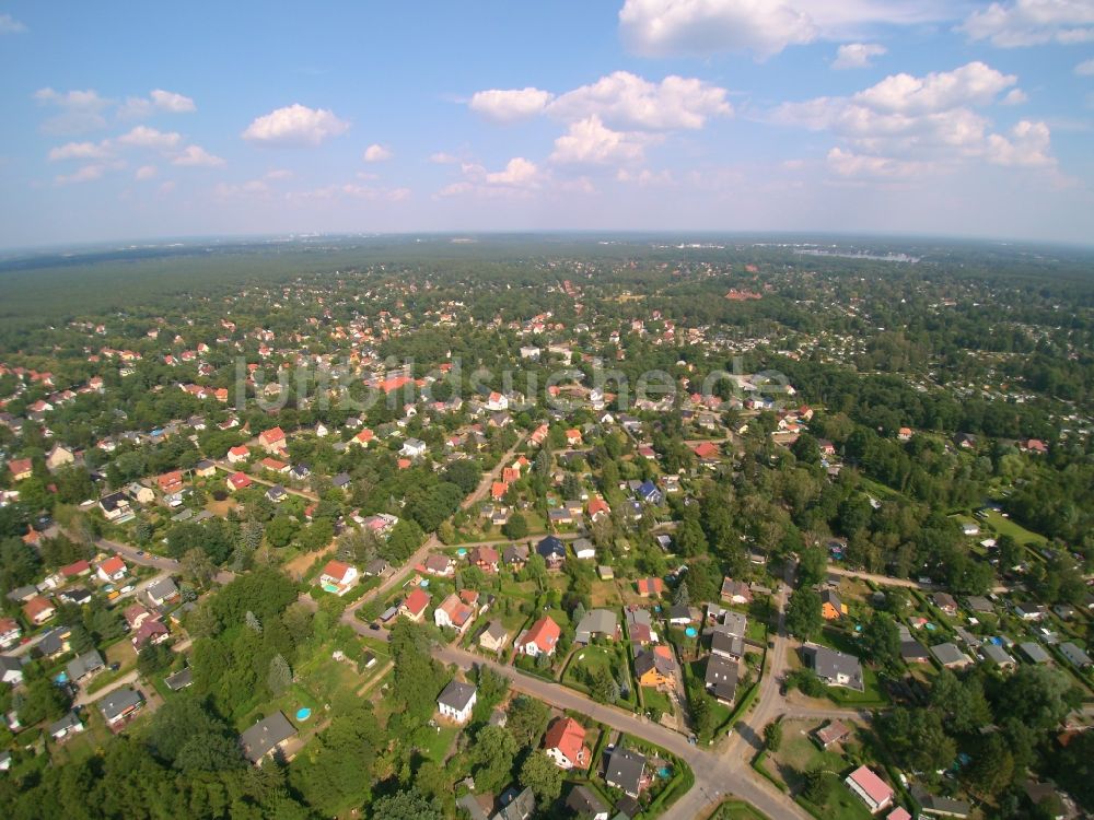 Berlin aus der Vogelperspektive: Wohngebiet einer Einfamilienhaus- Siedlung im Ortsteil Rahnsdorf in Berlin