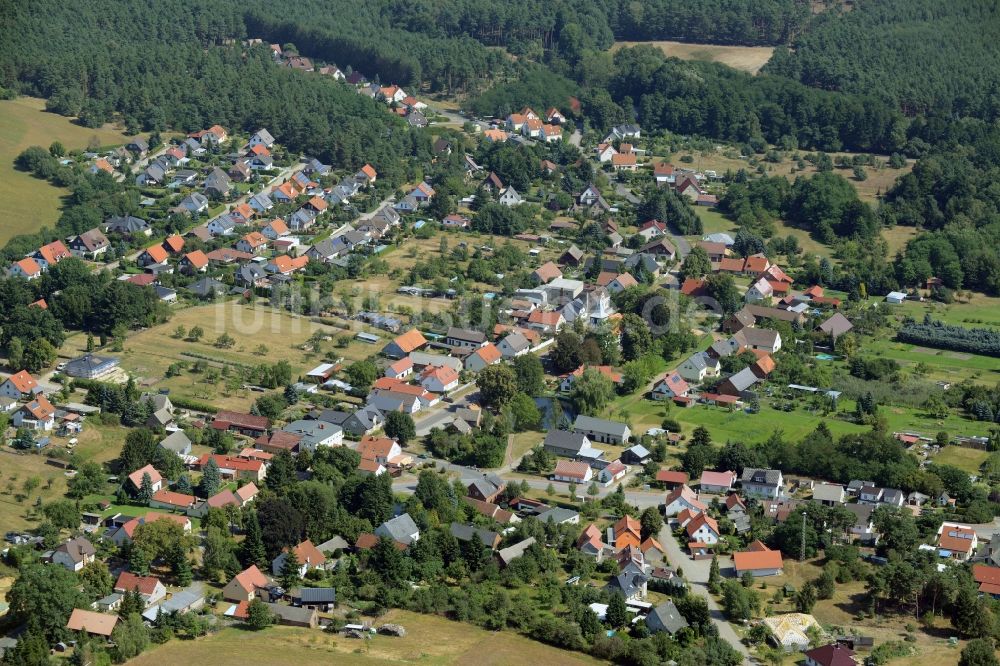 Siehdichum aus der Vogelperspektive: Wohngebiet einer Einfamilienhaus- Siedlung im Ortsteil Schernsdorf in Siehdichum im Bundesland Brandenburg