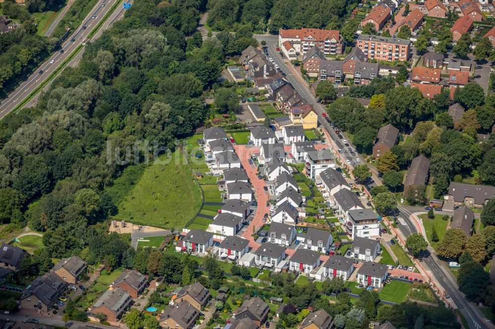 Duisburg aus der Vogelperspektive: Wohngebiet einer Einfamilienhaus- Siedlung im Ortsteil Wehofen in Duisburg im Bundesland Nordrhein-Westfalen, Deutschland