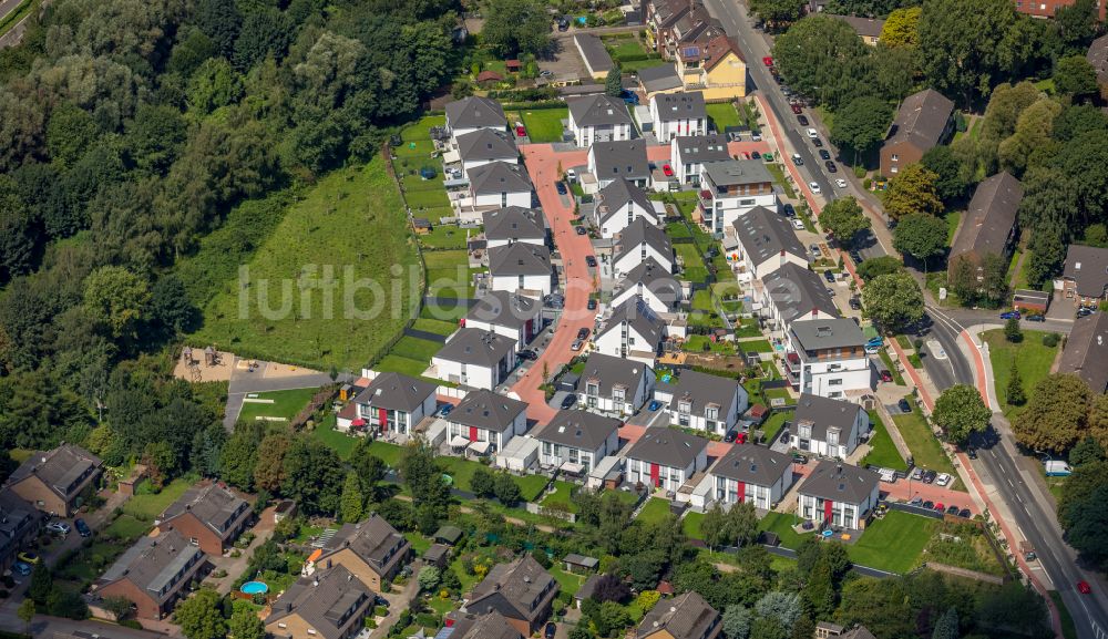 Luftbild Duisburg - Wohngebiet einer Einfamilienhaus- Siedlung im Ortsteil Wehofen in Duisburg im Bundesland Nordrhein-Westfalen, Deutschland