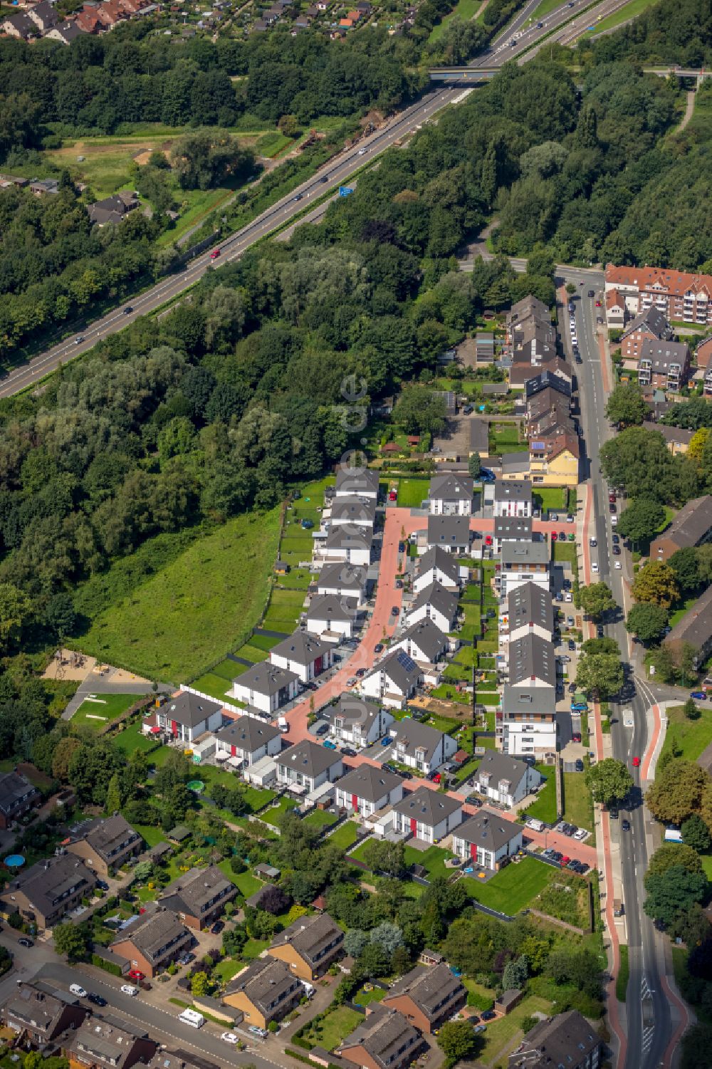 Luftaufnahme Duisburg - Wohngebiet einer Einfamilienhaus- Siedlung im Ortsteil Wehofen in Duisburg im Bundesland Nordrhein-Westfalen, Deutschland