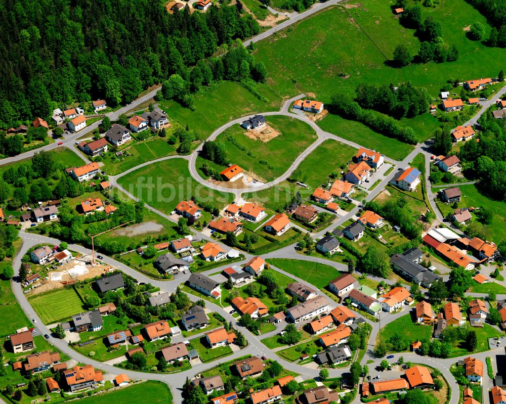 Palmberg von oben - Wohngebiet einer Einfamilienhaus- Siedlung in Palmberg im Bundesland Bayern, Deutschland