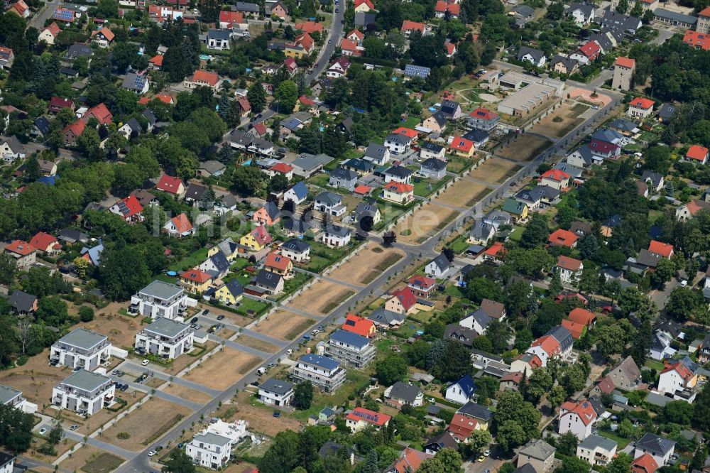 Berlin aus der Vogelperspektive: Wohngebiet einer Einfamilienhaus- Siedlung Pfarrhufenanger im Ortsteil Mahlsdorf in Berlin, Deutschland