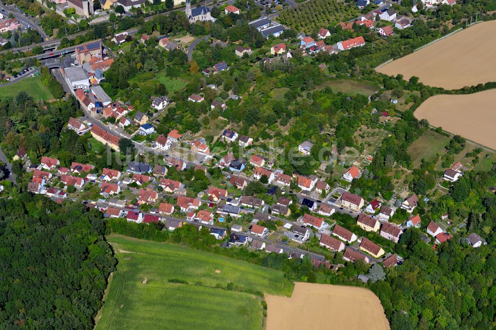 Hohestadt aus der Vogelperspektive: Wohngebiet einer Einfamilienhaus- Siedlung am Rande von landwirtschaftlichen Feldern in Hohestadt im Bundesland Bayern, Deutschland