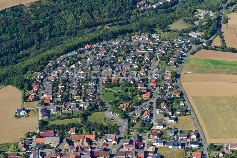 Luftaufnahme Hohestadt - Wohngebiet einer Einfamilienhaus- Siedlung am Rande von landwirtschaftlichen Feldern in Hohestadt im Bundesland Bayern, Deutschland