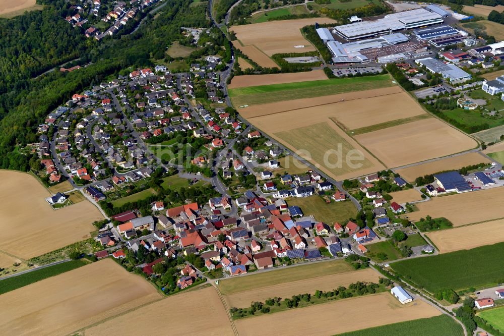 Hohestadt aus der Vogelperspektive: Wohngebiet einer Einfamilienhaus- Siedlung am Rande von landwirtschaftlichen Feldern in Hohestadt im Bundesland Bayern, Deutschland