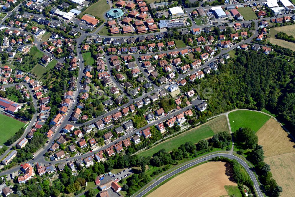 Luftaufnahme Rimpar - Wohngebiet einer Einfamilienhaus- Siedlung am Rande von landwirtschaftlichen Feldern in Rimpar im Bundesland Bayern, Deutschland