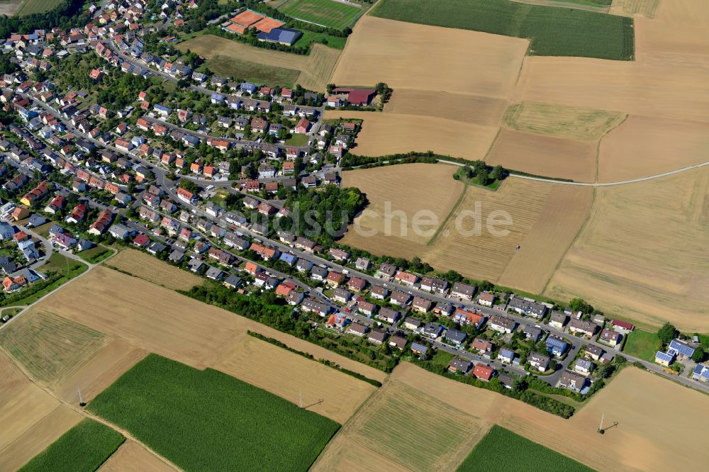 Luftbild Versbach - Wohngebiet einer Einfamilienhaus- Siedlung am Rande von landwirtschaftlichen Feldern in Versbach im Bundesland Bayern, Deutschland