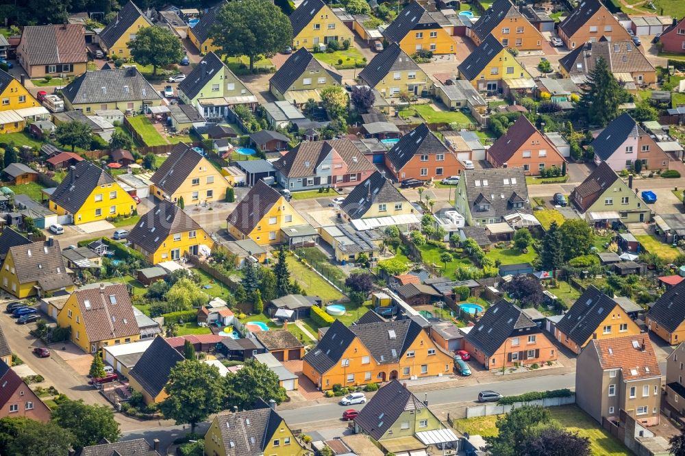 Luftaufnahme Rünthe - Wohngebiet einer Einfamilienhaus- Siedlung in Rünthe im Bundesland Nordrhein-Westfalen, Deutschland