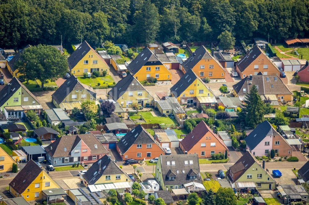 Rünthe von oben - Wohngebiet einer Einfamilienhaus- Siedlung in Rünthe im Bundesland Nordrhein-Westfalen, Deutschland