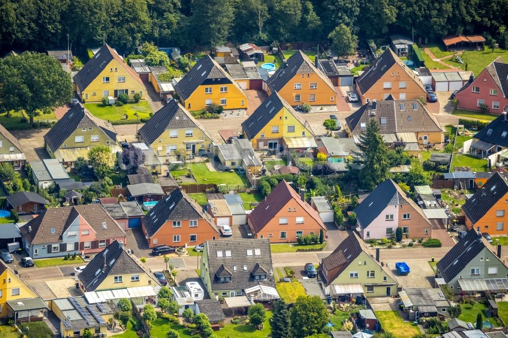 Rünthe aus der Vogelperspektive: Wohngebiet einer Einfamilienhaus- Siedlung in Rünthe im Bundesland Nordrhein-Westfalen, Deutschland