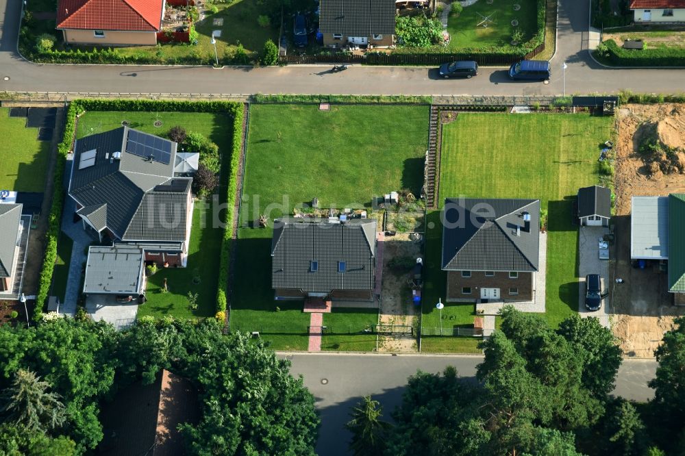 Luftbild Werneuchen - Wohngebiet einer Einfamilienhaus- Siedlung Rosenstraße - Rosenring in Werneuchen im Bundesland Brandenburg, Deutschland