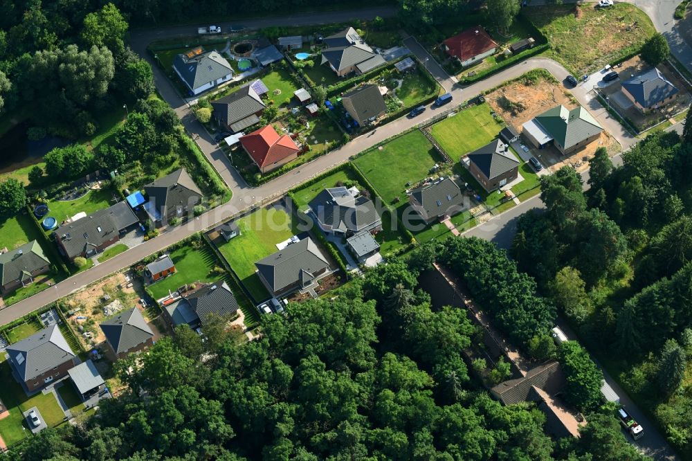 Werneuchen aus der Vogelperspektive: Wohngebiet einer Einfamilienhaus- Siedlung Rosenstraße - Rosenring in Werneuchen im Bundesland Brandenburg, Deutschland