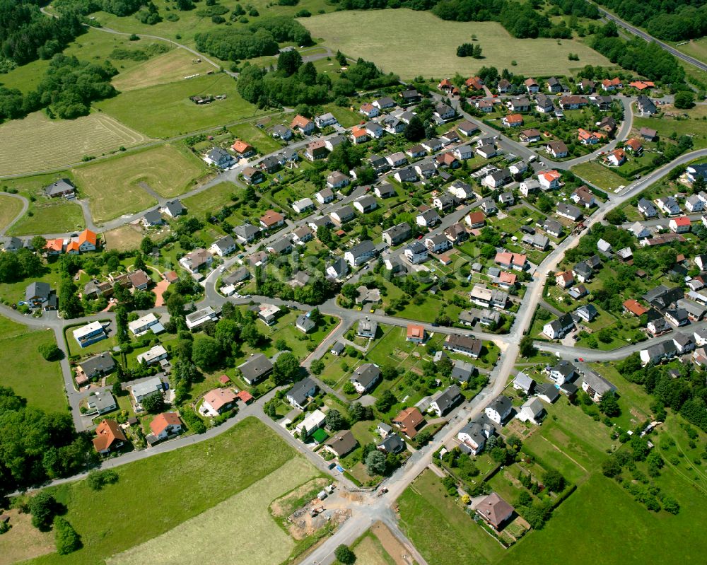 Luftaufnahme Roth - Wohngebiet einer Einfamilienhaus- Siedlung in Roth im Bundesland Hessen, Deutschland