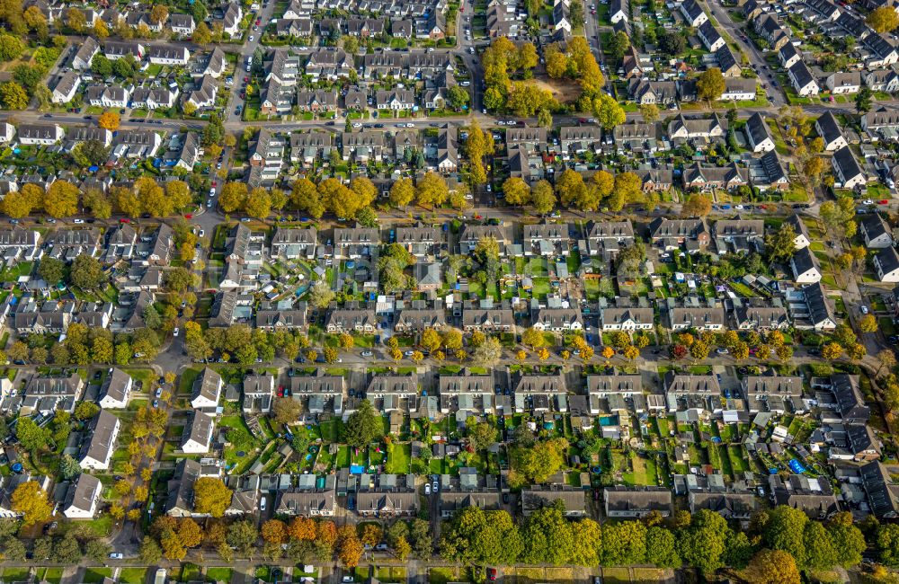 Luftbild Moers - Wohngebiet einer Einfamilienhaus- Siedlung Ruhrstraße - Marienburger Straße - Alsenstraße - Eupener Straße in Moers im Bundesland Nordrhein-Westfalen, Deutschland