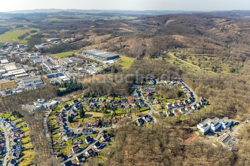 Arnsberg von oben - Wohngebiet einer Einfamilienhaus- Siedlung Rumbecker Holz - Klostereichen in Arnsberg im Bundesland Nordrhein-Westfalen, Deutschland