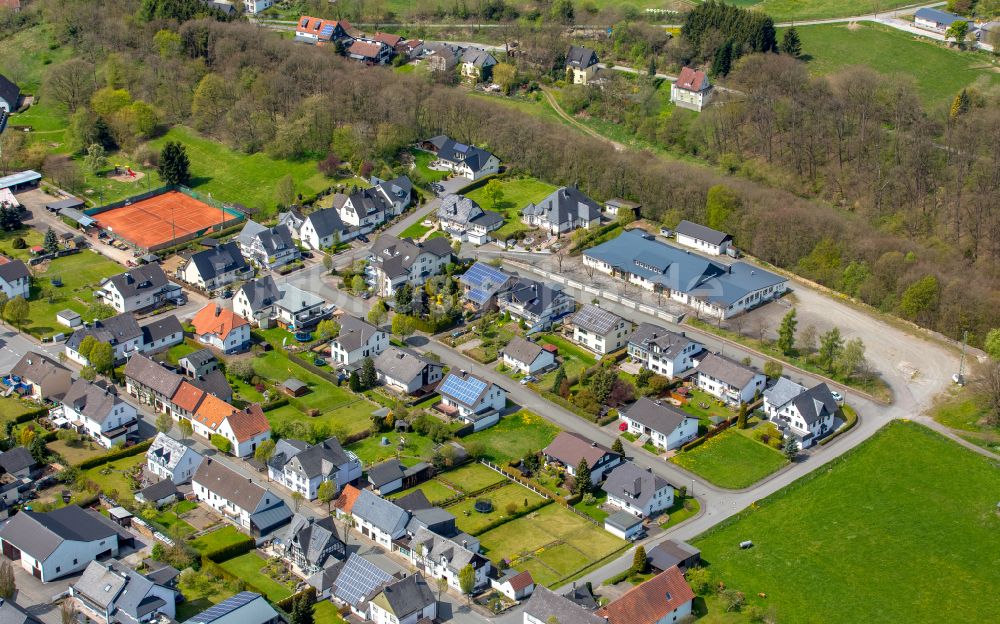 Scharfenberg von oben - Wohngebiet einer Einfamilienhaus- Siedlung in Scharfenberg im Bundesland Nordrhein-Westfalen, Deutschland