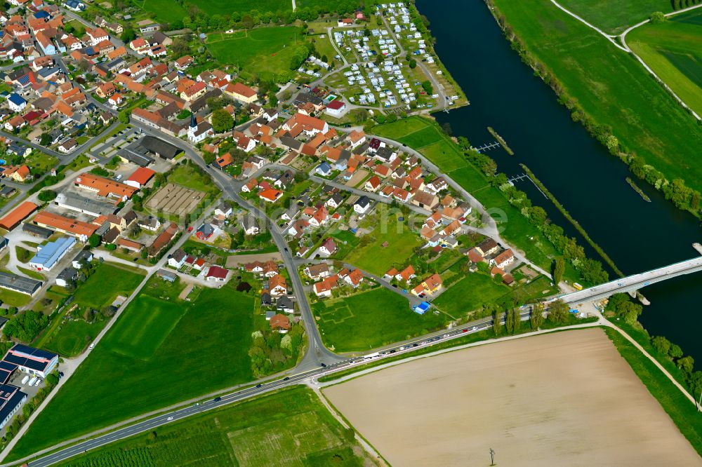 Schwarzenau aus der Vogelperspektive: Wohngebiet einer Einfamilienhaus- Siedlung in Schwarzenau im Bundesland Bayern, Deutschland