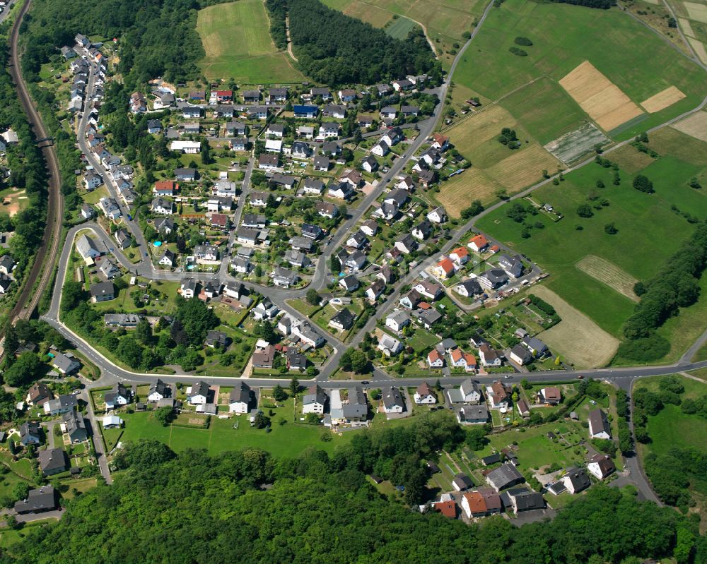 Luftaufnahme Sechshelden - Wohngebiet einer Einfamilienhaus- Siedlung in Sechshelden im Bundesland Hessen, Deutschland