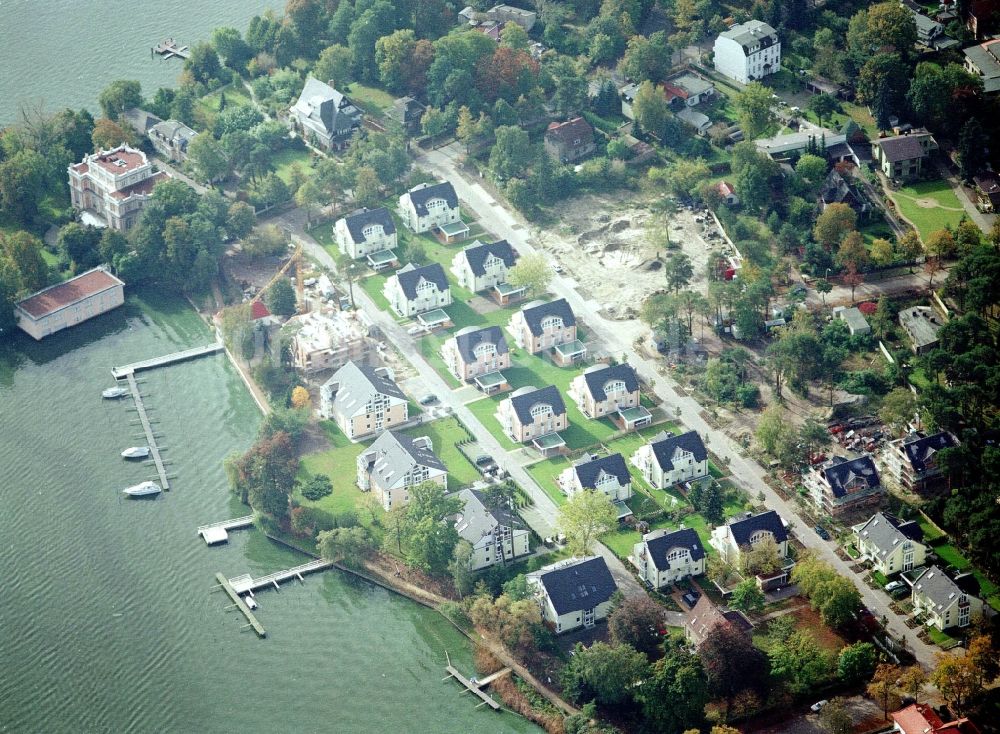 Zeuthen von oben - Wohngebiet einer Einfamilienhaus- Siedlung Seegarten in Zeuthen im Bundesland Brandenburg, Deutschland