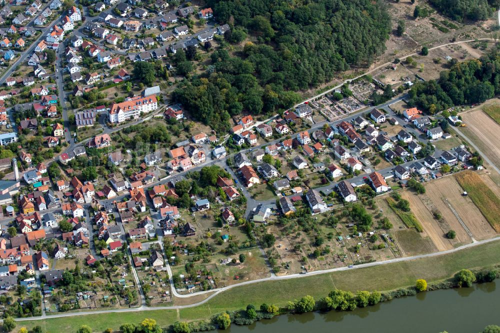 Sendelbach von oben - Wohngebiet einer Einfamilienhaus- Siedlung in Sendelbach im Bundesland Bayern, Deutschland