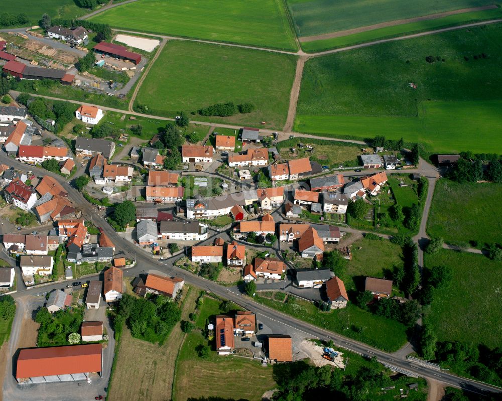 Sichenhausen aus der Vogelperspektive: Wohngebiet einer Einfamilienhaus- Siedlung in Sichenhausen im Bundesland Hessen, Deutschland