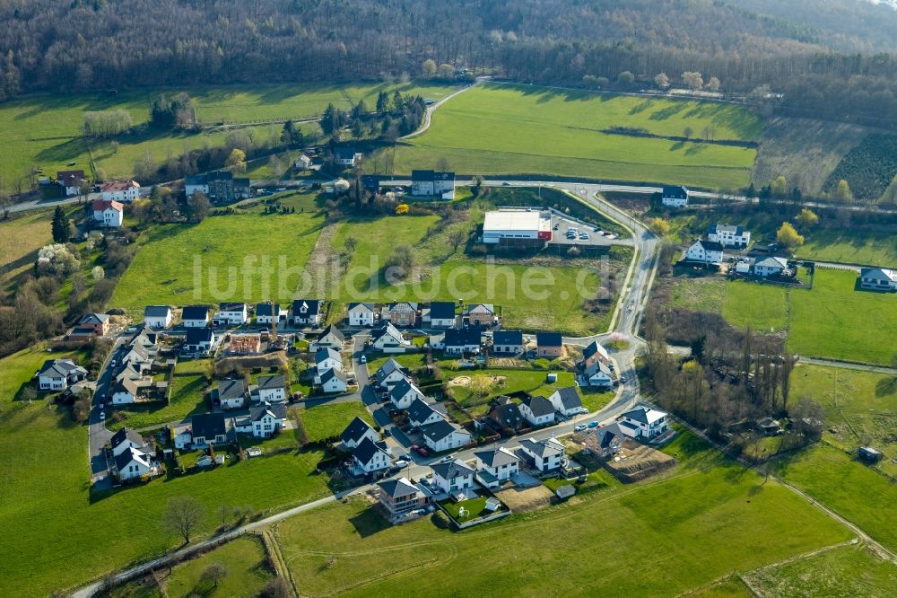 Arnsberg aus der Vogelperspektive: Wohngebiet einer Einfamilienhaus- Siedlung am Stadtbruch - Wiggenscheid in Arnsberg im Bundesland Nordrhein-Westfalen, Deutschland