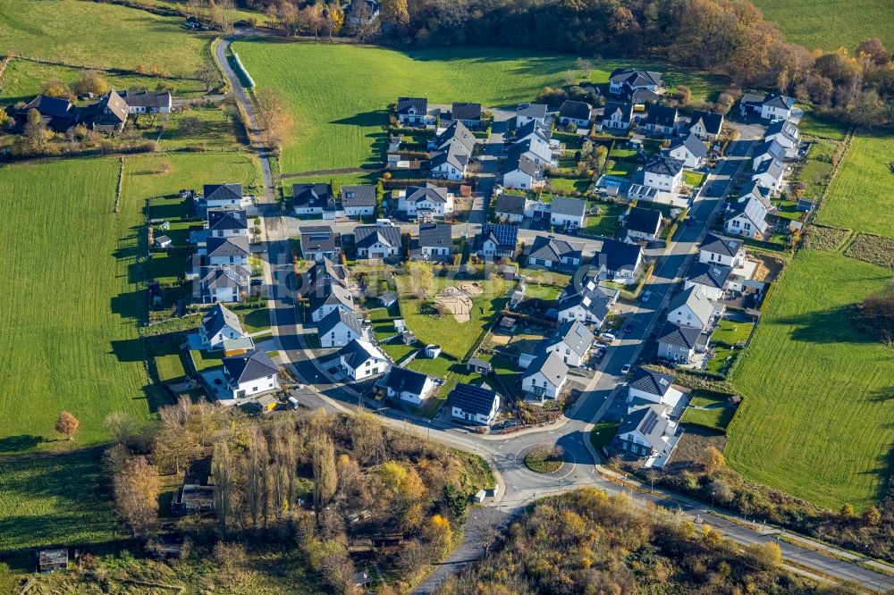 Luftbild Arnsberg - Wohngebiet einer Einfamilienhaus- Siedlung am Stadtbruch - Wiggenscheid in Arnsberg im Bundesland Nordrhein-Westfalen, Deutschland