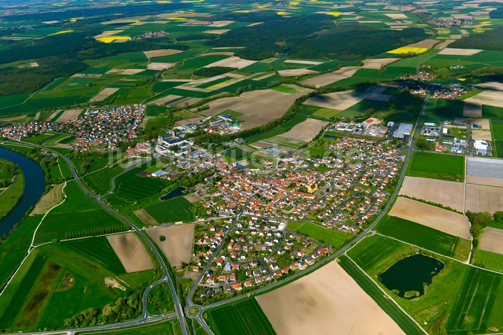 Stadtschwarzach von oben - Wohngebiet einer Einfamilienhaus- Siedlung in Stadtschwarzach im Bundesland Bayern, Deutschland